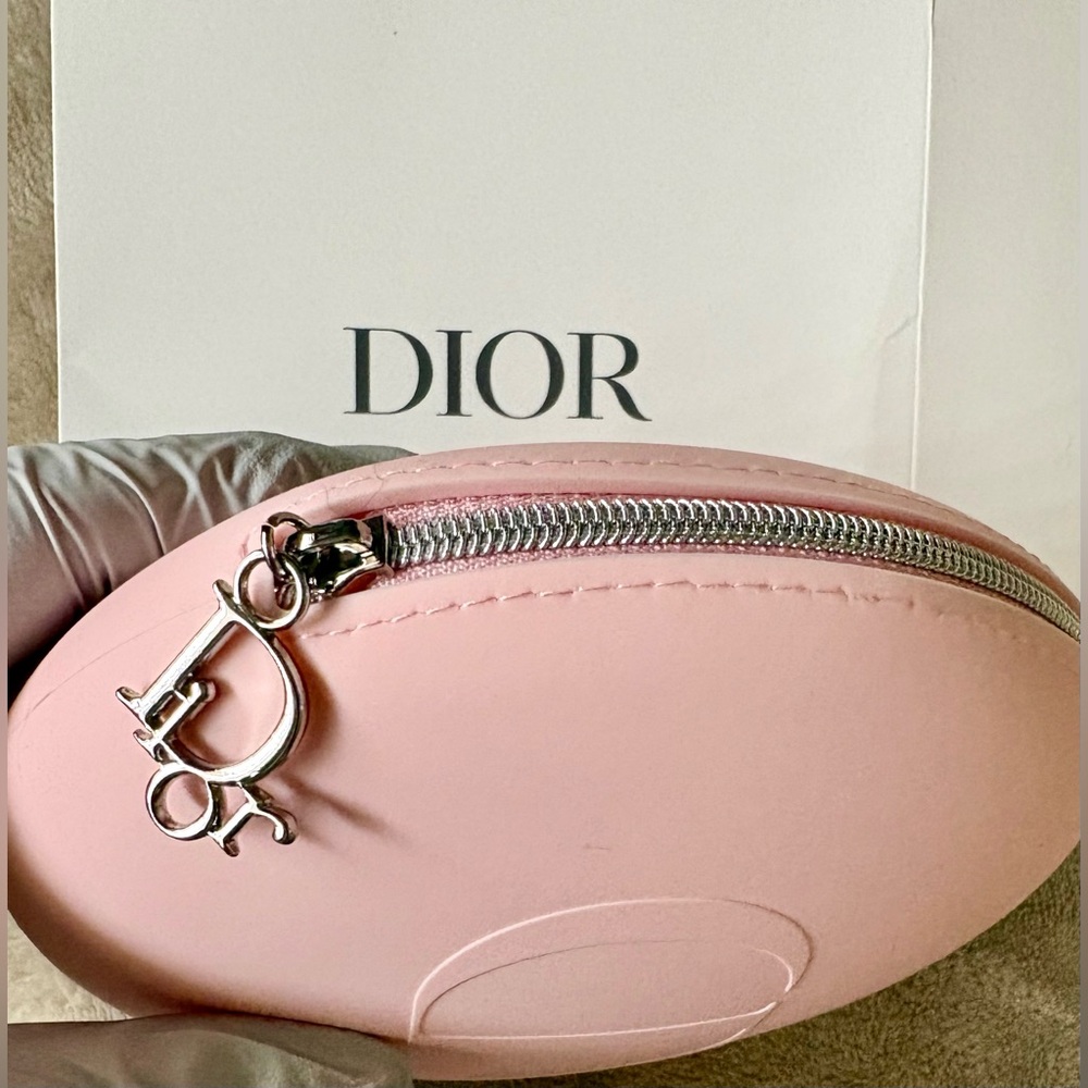 Dior Soft Pink Silicone Circular Case with box and Dior Zipper Pull Charm, NEW! - Picture 2 of 7